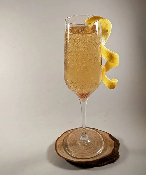 Простой коктейль с шампанским брют