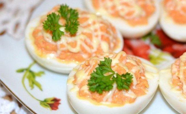 Фаршированные яйца с морковью – полезный рецепт