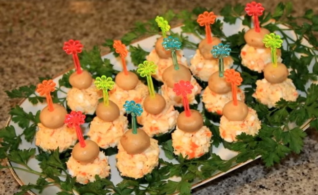 Салат Новогодние шарики с крабовыми палочками – рецепт с фото пошагово