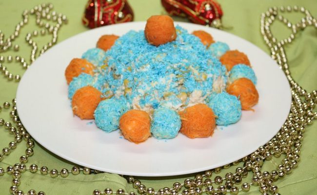 Салат Шапочка Снегурочки на новогодний стол – рецепт с фото по шагам