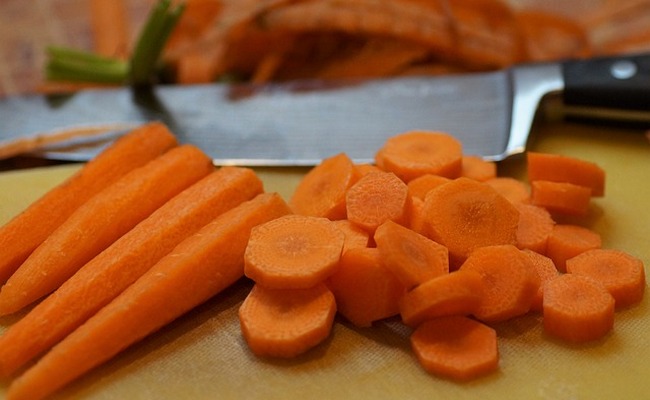 морковку порезать
