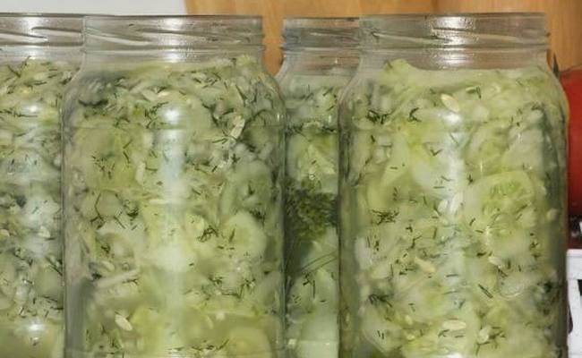 Салат из огурцов кружочками на зиму с луком и укропом – самый вкусный