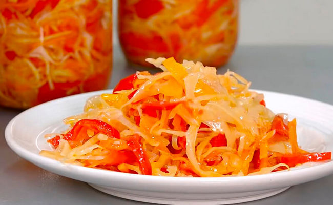 Салат с капустой, болгарским перцем и морковью в банках – рецепт с добавлением уксуса