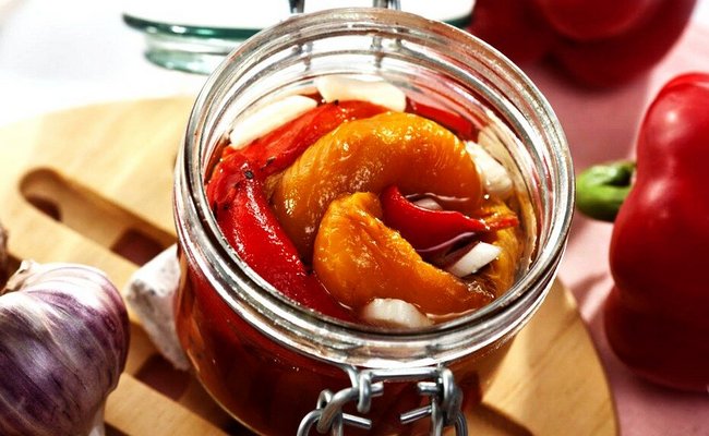 Смотрите видео рецепт как сделать сладкий перец с помидорами на зиму