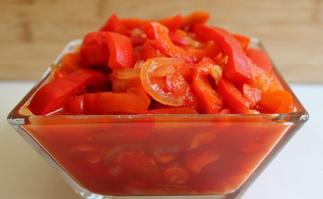 Рецепт лечо на зиму из перца и помидор с чесноком без уксуса