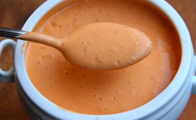 Томатно-сметанная подлива для фаршированных перцев – очень вкусный соус