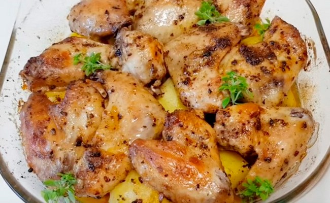 Вкусные крылышки с кусочками картофеля в рукаве в духовке – готовим по шагам