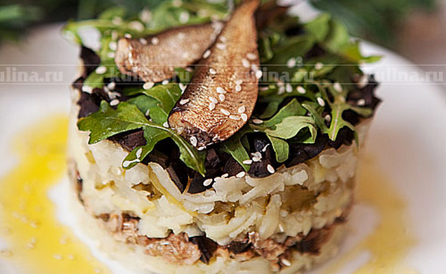 Вкусный и простой салат со шпротами без майонеза