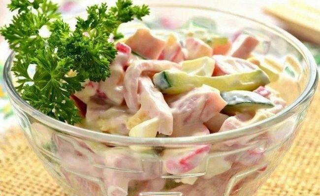 Как приготовить берлинский салат с колбасой – классический рецепт с кетчупом