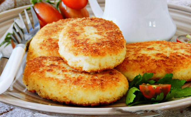 Картофельные котлеты из пюре с сыром на сковороде рецепт