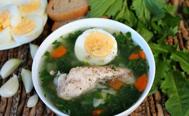 Крапивный суп с яйцом и мясом – вкусный повседневный рецепт