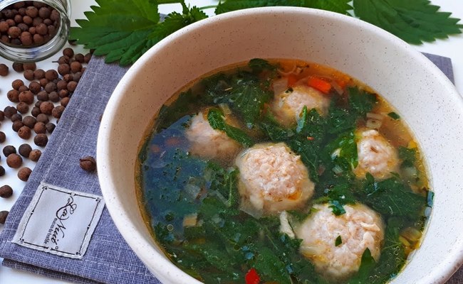 Весенний суп из крапивы с фрикадельками – простой пошаговый рецепт