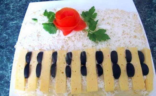 Блюдо Белый рояль с сыром и грецкими орехами и отварным картофелем