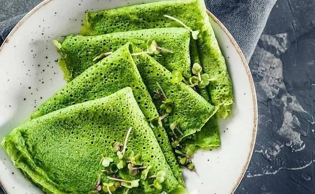 Как сделать блины зелёного цвета со шпинатом