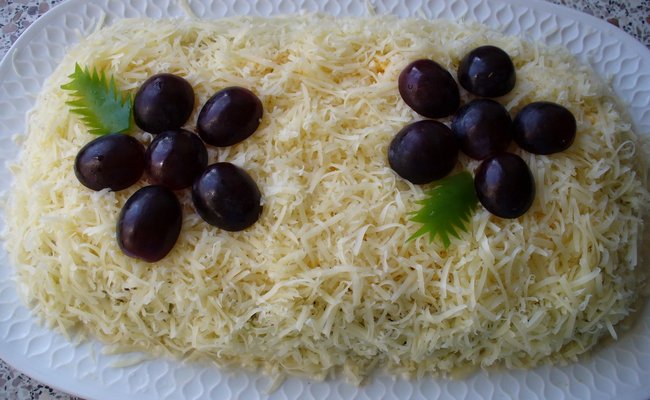 Рецепт салата День и ночь без мяса с грибами и сыром