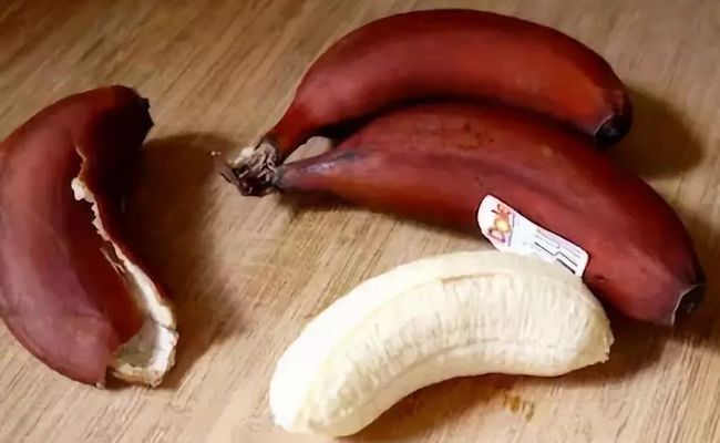 Как едят красные бананы