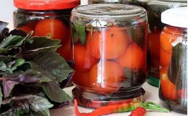 Вкусные помидоры с базиликом на зиму без стерилизации 
