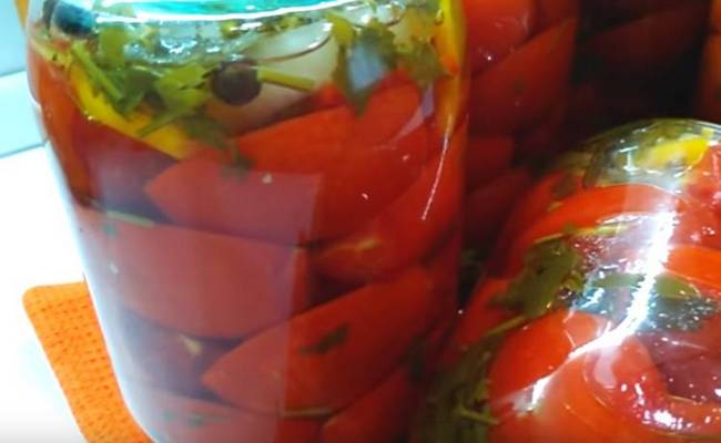 Маринованные помидоры дольками с луком на литровую банку сладкие без стерилизации