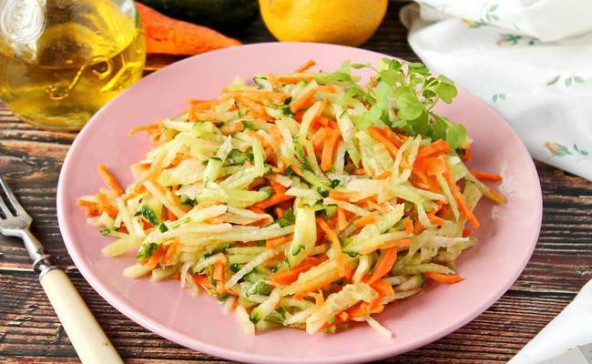 Готовим полезный салат из маргеланской редьки с морковью и яблоком